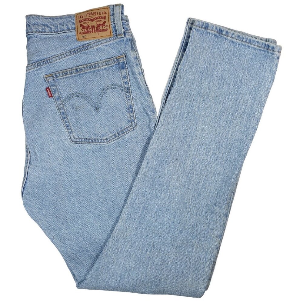Levi's 501 Jeans, 31 x 32, classic button fly straight leg, light blue wash